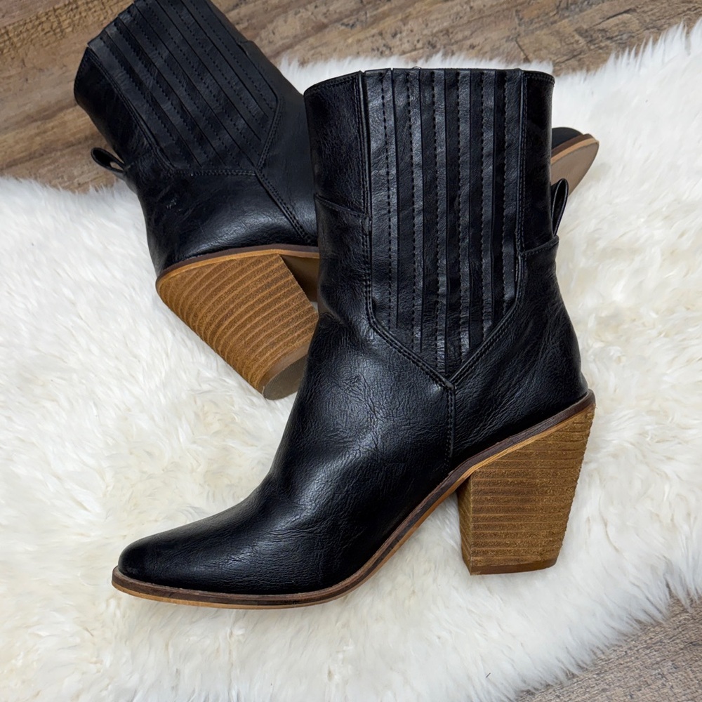 Black Leather Western Block Heel Ankle Boots size 8.5